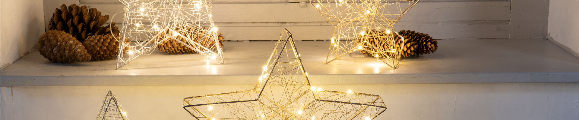 DEKORATIVE BELEUCHTUNG IN DER WEIHNACHTSZEIT FüR INNEN.